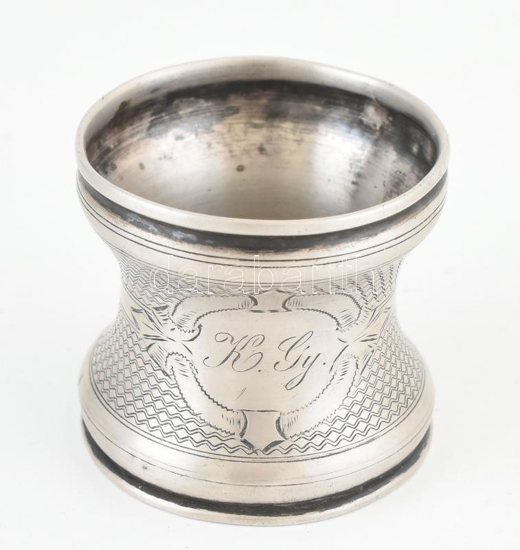 Ezüst (Ag) szalvéta gyűrű, vésett monogrammal, jelzett, nettó: 28g