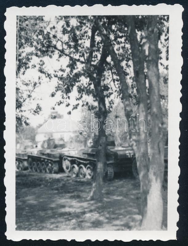 cca 1940 Magyar Toldi harckocsik menetoszlopban, fotó, 8x6 cm / Hungarian Toldi tanks, photo