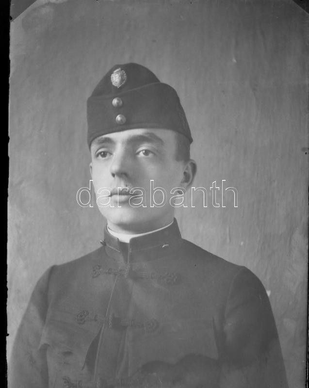 cca 1920-1940 Katonanövendék, üvegnegatív, 15x10 cm