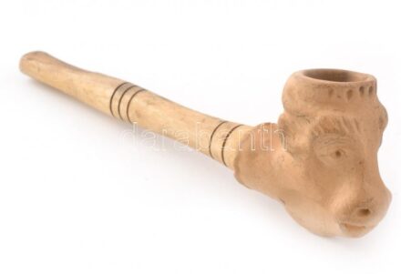 Pipa, érdekes bikaszerű kerámia fejjel, fa szárral, kopásnyomokkal, h: 16,5 cm