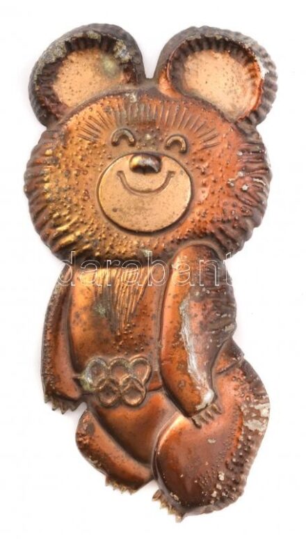 Misa Mackó, az 1980-as moszkvai olimpia kabalafigurája, zománcozott, öntött fém dísz, kopásokkal, h. 23 cm