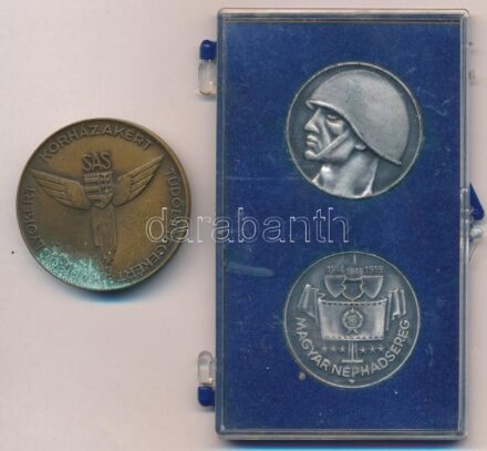 ~1969. 'A Magyar Néphadsereg' ezüstpatinázott fém emlékérem pár sérült tokban (32mm) + Loósz József (1908-1985.) 1947. 'SAS - Hadifoglyokért, kórházakért, tüdőbetegekért / Siess-Adj-Segíts' bronz emlékérem (40mm) T:1,2 korr.