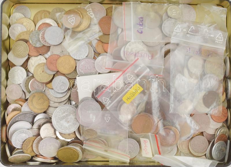 Vegyes, magyar és külföldi érmetétel ~2kg-os súlyban, fém dobozban T:vegyes Mixed, Hungarian and foreign coin lot in metal box (~2kg) C:mixed