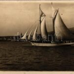 1930 Rab, Arbe; turista vitorlás. A levél írója is az egyik utas / tourist sailing ship. photo