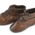 Bronz cipőpár, Jelzett, 1908 körül, kopásokkal, m: 7 cm