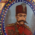 Díszváza, matricás, festett üveg, Mozaffar ad-Din Shah Qajar (1853-1906) perzsa Sahh képmásával, kopott, m:14cm - Image 3