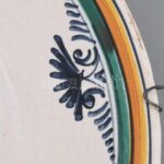 MF jelzéssel: Régi fajansz tányér, kézzel festett, lepattanásokkal, d: 29,5 cm - Image 3