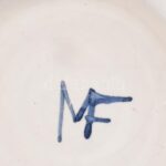 MF jelzéssel: Régi fajansz tányér, kézzel festett, lepattanásokkal, d: 29,5 cm - Image 4