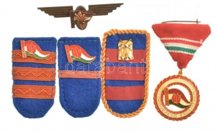 ~1950-1970. 6db-os úttörő, kisdobos jelvény, vállap tétel, közte 'Úttörővezető érdemérem' műgyantás, aranyozott Br kitüntetés mellszalagon + Úttörő vasutas Br jelvény, zománcozott rátéttel (19x64mm) T:1-,2