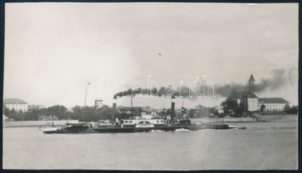 1928 Vác, Kékes gőzhajó, hátoldalon feliratozott fotó, 6×10,5 cm