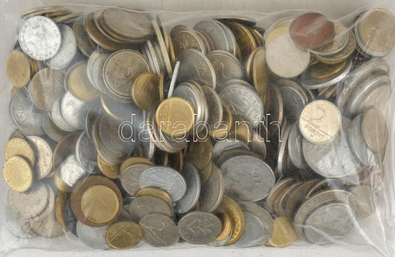 Vegyes, magyar és külföldi érmetétel mintegy ~1kg súlyban T:vegyes Mixed, Hungarian and foreign coin lot (~1kg) C:mixed