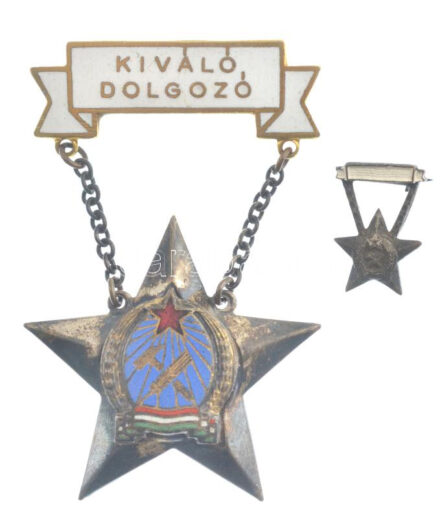 ~1950. 'Kiváló dolgozó' Rákosi-címeres, részben aranyozott, zománcozott fém kitüntetés, miniatűrrel, eredeti, címeres bakelit tokban T:2 patina / Hungary ~1950. 'Excellent Worker' partially gilt, enamelled metal decoration with