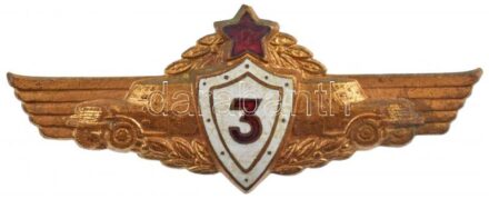~1958-1968. Magyar Néphadsereg III. osztályú páncélos- és gépjárművezető zománcozott, aranyozott bronz kitüntető jelvény (26x65mm) T:2 zománchiba