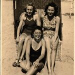 1942 Siófok, hölgyek a strandon. photo (EK)
