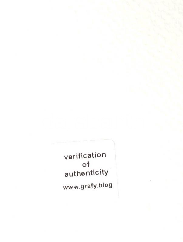 Banksy: Migrant. Ofszet litográfia, papír, jelzett a nyomaton, 'POW Printmaking' szárazpecséttel Grafiart - Aviomar UK. tanúsítvánnyal Számozott: 85/150. Lapméret:70x50 cm, / Numbered, marked - Image 3
