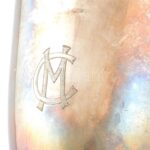 2 db ezüstözött alpakka talpas pohár, vésett monogrammal, XX. sz. eleje körül, jelzett, koruknak megfelelő állapotban, m: 16,5 cm - Image 2