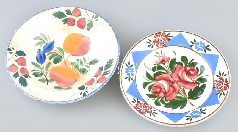 2 db népi kézzel festett fali dísztányér, mázas kerámia, az egyik Telkibánya jelzéssel, sérülésekkel, d: 21 - 22,5 cm