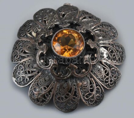 Ezüst (Ag) bross, jelzés nélkül, d: 4,5 cm, bruttó: 15,5g