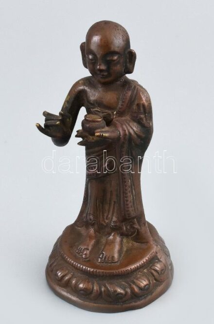 Kínai buddhista szerzetes, bronz figura / kis szobor, ujján kis sérüléssel, m: 10,5 cm