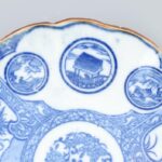 Kínai porcelán tányér, máz alatti kék festéssel, jelzés nélkül, peremén kisebb sérülések, d: 21 cm - Image 2
