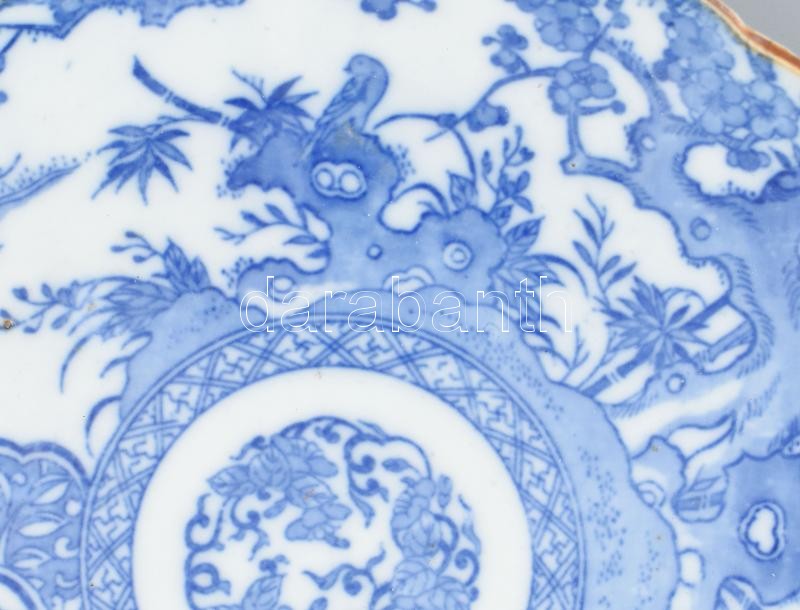 Kínai porcelán tányér, máz alatti kék festéssel, jelzés nélkül, peremén kisebb sérülések, d: 21 cm - Image 3