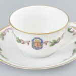Zsolnay porcelán Vitézi Rend címeres mokkás csésze és alj, matricás, jelzett, kopásnyomokkal