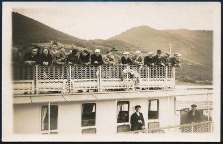 cca 1910 Erzsébet királyné gőzös hajókiránduláson fotólap