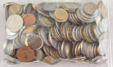 Vegyes, magyar és külföldi érmetétel mintegy ~1kg súlyban T:vegyes Mixed, Hungarian and foreign coin lot (~1kg) C:mixed