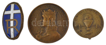 Zsákodi Csiszér János (1883-1953) 1930. 'Sanctus Emericus' Szent Imrét ábrázoló bronz jelvény (30mm) + Madarassy Walter (1909-1994) 1938. 'XXXIV. Nemzetközi Eucharisztikus Kongresszus Budapest' jelvény (22mm) mindkettő 'LUDVIG' gyártói