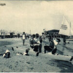 Riccione, Spiaggia, Cioccolato La Perugina / beach, sailing ship with chocolate advertisement