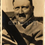1938 Der Reichskanzler Adolf Hitler auf einer Fahrt durch Deutschland. Photo Hoffmann (EK)