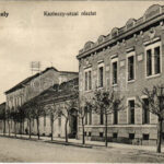 1915 Sátoraljaújhely, Kazinczy utca, Soltis Imre borbély és fodrász terem üzlete (EK)