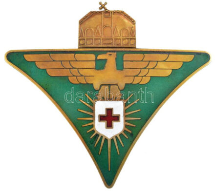 ~1937-1945. 'Magyar Vöröskereszt Légimentő' zománcozott nagyméretű bronz jelvény, hátlapon rögzítőpántokkal, a pántok alatt 'BERÁN N BPEST' gyártói jelzéssel (71x79mm) T:1-,2 zománcon felszíni karcok / Hungary ~1937-1945.