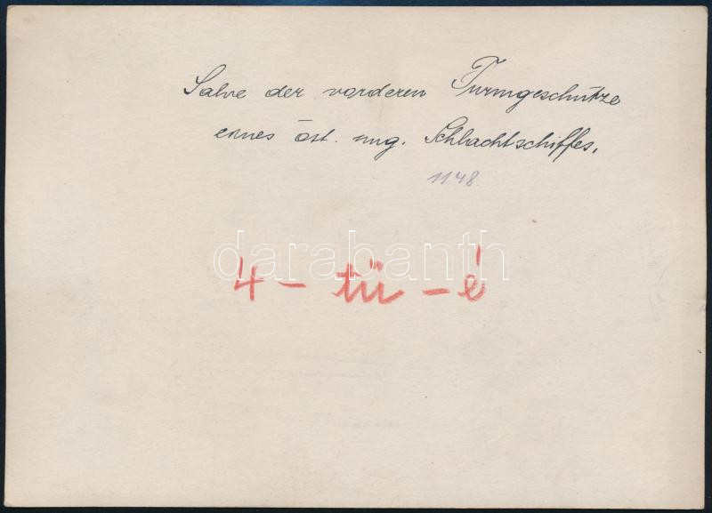 cca 1914-1918 Az Osztrák-Magyar Cs. és Kir. Haditengerészet (K.u.K. Kriegsmarine) dreadnought / pre-dreadnought csatahajója (Schlachtschiff), az elülső lövegtornyok ágyúinak sortüze, eredeti fotó, a hátoldalon feliratozva, egyik sarkán - Image 2