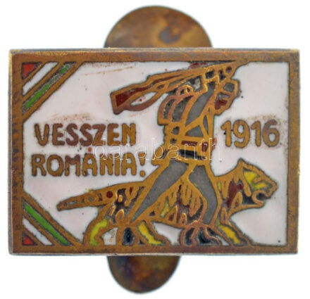 1916. 'Vesszen Románia! 1916' zománcozott sárgaréz gomblyukjelvény (14x19mm) T:2 zománchibák / Hungary 1916. 'Vesszen Románia! 1916 (Down with Romania!)' enamelled brass buttonhole badge (14x19mm) C:XF enamel errors