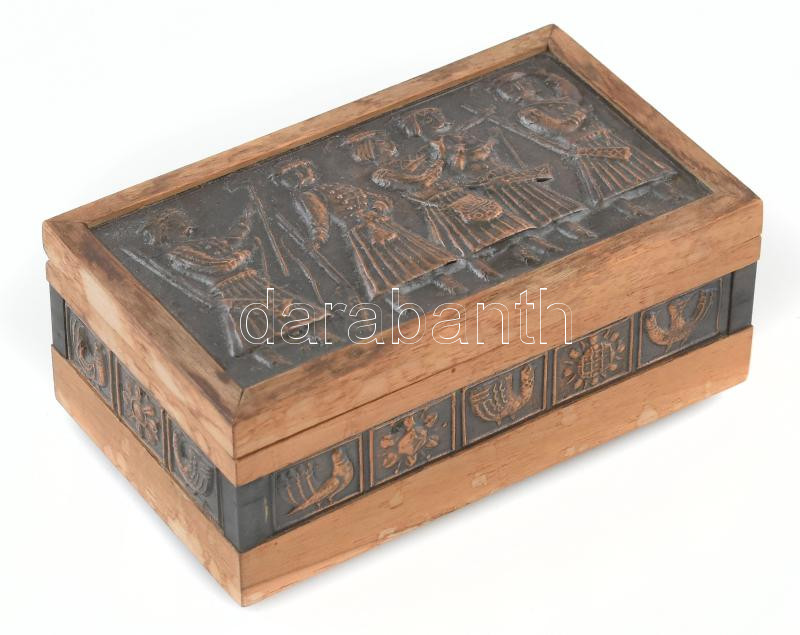 Retró fadoboz, réz betétekkel, benne szivar, és 2db csengettyű. 8,5x14cm