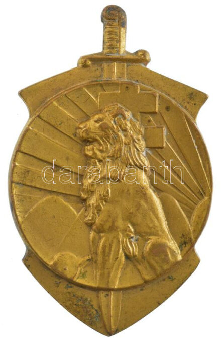 ~1930. Ludovika Akadémia aranyozott bronz sportügyességi jelvény 'LUDVIG BUDAPEST' gyártói jelzéssel (63x40mm) T:1-,2 kissé kopott aranyozás / Hungary ~1930. Gold plated bronze sports badge of the Ludovika Academy with 'LUDVIG BUDAPEST'