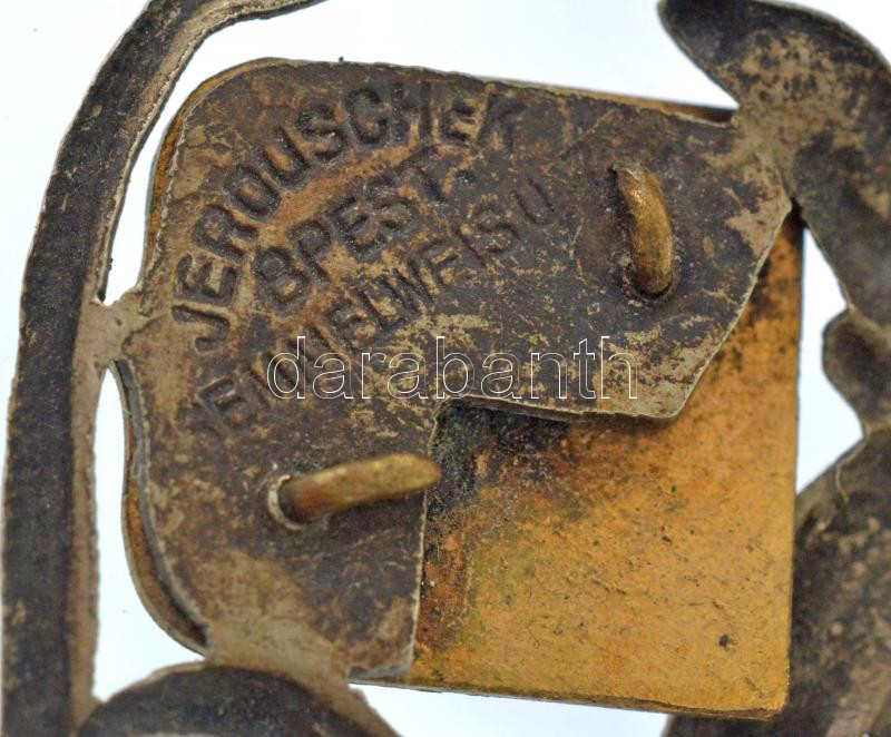 ~1930. 'MTE (Magyar Turista Egyesület)' zománcozott fém jelvény, 'JEROUSCHEK BPEST SEMMELWEIS U. 7' gyártói jelzéssel (44x33mm) T:1- kis patina / Hungary ~1930. 'MTE (Hungarian Tourist Association)' enamelled metal badge, with 'JEROUSCHEK - Image 3