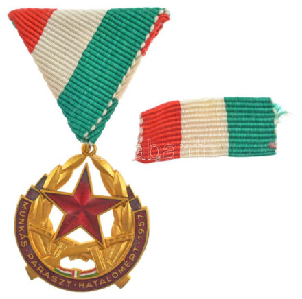 1957. 'Munkás-Paraszt Hatalomért Emlékérem' aranyozott, zománcozott bronz kitüntetés mellszalagon, szalagsávval, eredeti tokban T:1- NMK.: 700.