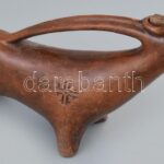 Skandináv retró kiöntő, szarvas formájú, jelzés nélkül, kopásnyomokkal, m: 18,5 cm