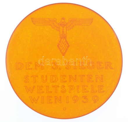Német Harmadik Birodalom 1939. 'Dem 3. Sieger Studenten Weltspiel Wien 1939' borostyán őrleményből készült sport díjplakett, eredeti tokban (68mm) T:1-,2 karcok / German Third Reich 1939. 'Dem 3. Sieger Studenten Weltspiel Wien 1939' sports