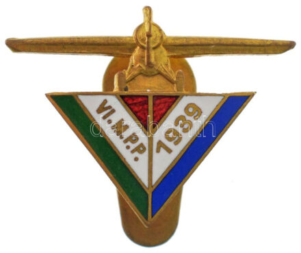 1939. 'VI. M.P.P (VI. Magyar Pilóta Piknik) - 1939' zománcozott bronz jelvény, két helyen 'BERÁN N BPEST' gyártói jelzéssel a hátoldalon (23x29mm) T:1- / Hungary 1939. 'VI. M.P.P. (6th Hunarian Pilot Picnic) - 1939' enamelled bronze badge
