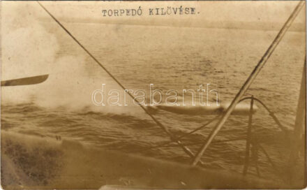 Osztrák-magyar torpedónaszád egy torpedó kilövésének pillanatában / K.u.K. Kriegsmarine Lancieren eines Torpedos / Austro-Hungarian Navy torpedo boat in the moment of firing a torpedo. A. Fischer Pola Nr. 536. (fl)