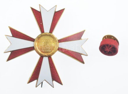 Ausztria 1955. 'Tudományokért és Művészetekért Érdemkereszt' aranyozott, zománcozott bronz kitüntetés, rozettával, eredeti tokban, 'W. Reitterer - 1090 Wien - Schubertgasse 24' gyártói jelzéssel T:1- Austria 1955. 'Merit Cross for