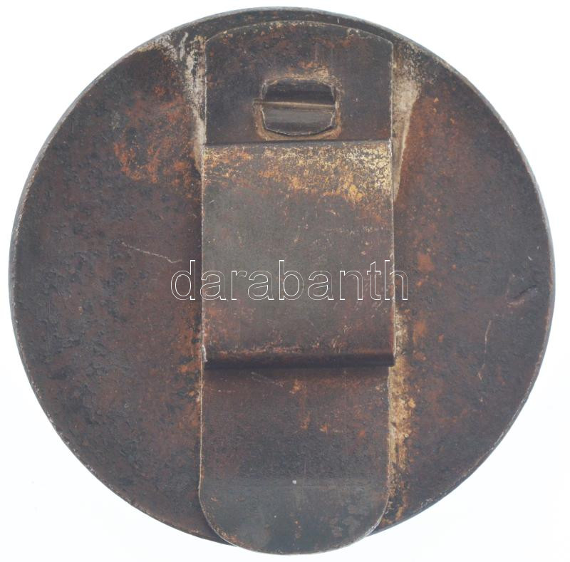 1944-1945. 'Mesterlövész jelvény rajfegyverek részére' Al jelvény hátoldalán rögzítőpánttal (44mm) T:1- patina, kis ü. / Hungary 1944-1945. 'Expert Rifleman's Badge (for Squad Members)' Al badge with fastening strap on the back - Image 2