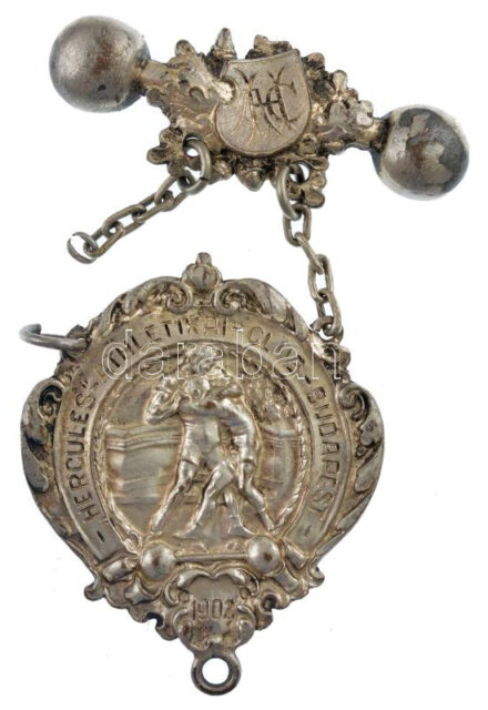 1902. 'Hercules Athletikai Club Budapest' ezüstözött bronz sport díjérem fém függőn (az érem 50x40mm) T:2 lánc sérült