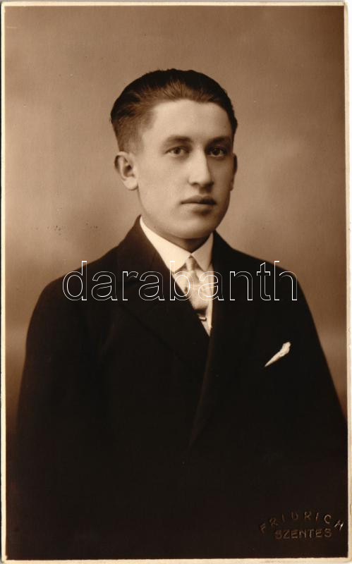1928 Szentes, férfi műtermi fotója. Fridrich photo