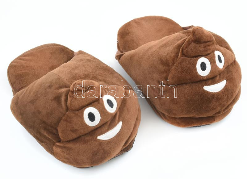 Kaki formájú házi papucs. Jó állapotban. Plüss, hímzett. Egy kis helyen a varrás elengedett.