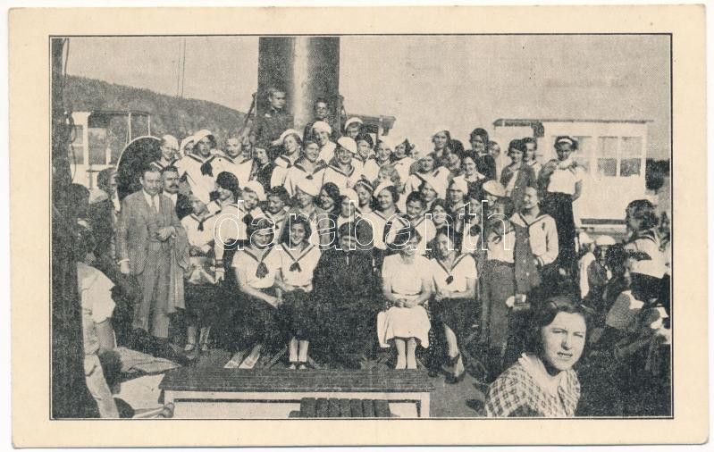 Az Országos Magyar Gyermekvédő Egyesület tanulmányi hajókirándulás Esztergomba / Hungarian National Child Protection Association propaganda