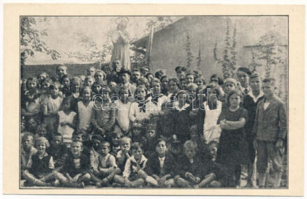 Az Országos Magyar Gyermekvédő Egyesület gondozottjainak Mária-Remetei kirándulása / Hungarian National Child Protection Association propaganda